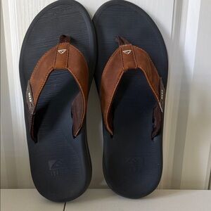 *Reef Men's Black and Brown Sandals (sz 10)